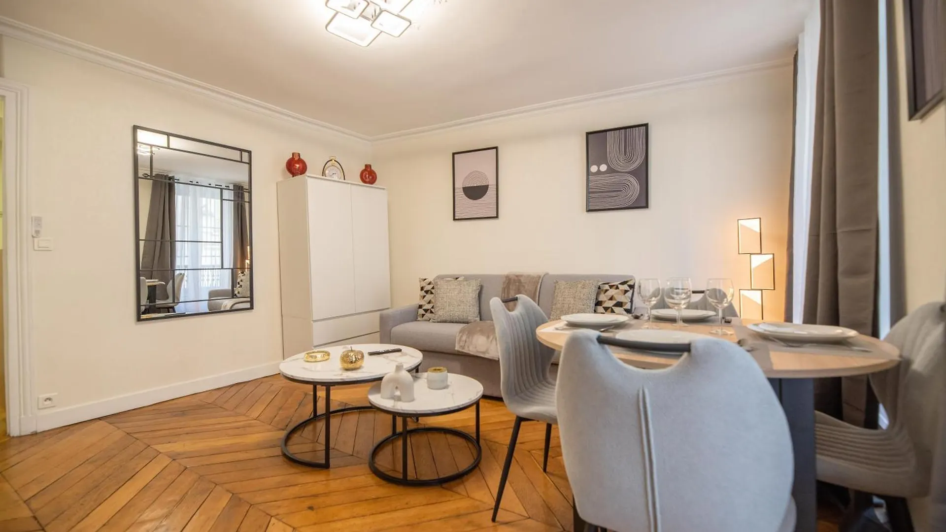 Cia - Rue Du Colisee, Near Champs Elysees Paris Apartment